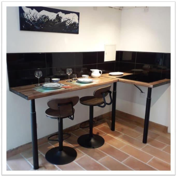 Charming Small House Close To Uzes Foissac  المظهر الخارجي الصورة