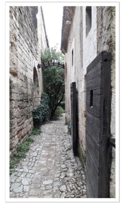 Charming Small House Close To Uzes Foissac  المظهر الخارجي الصورة